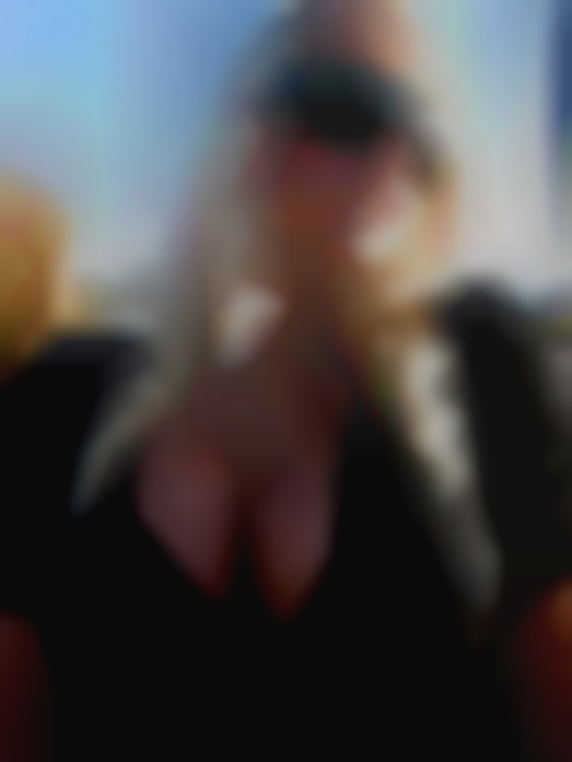 Help get naked mudding when horny working.